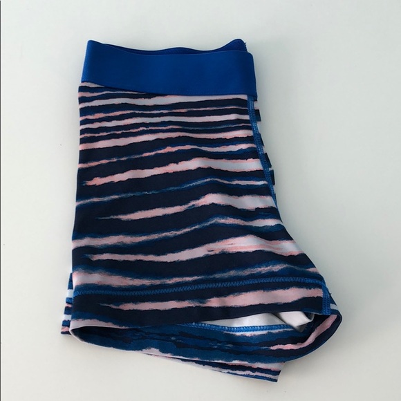 multicolor nike pro women’s shorts - Picture 7 of 8